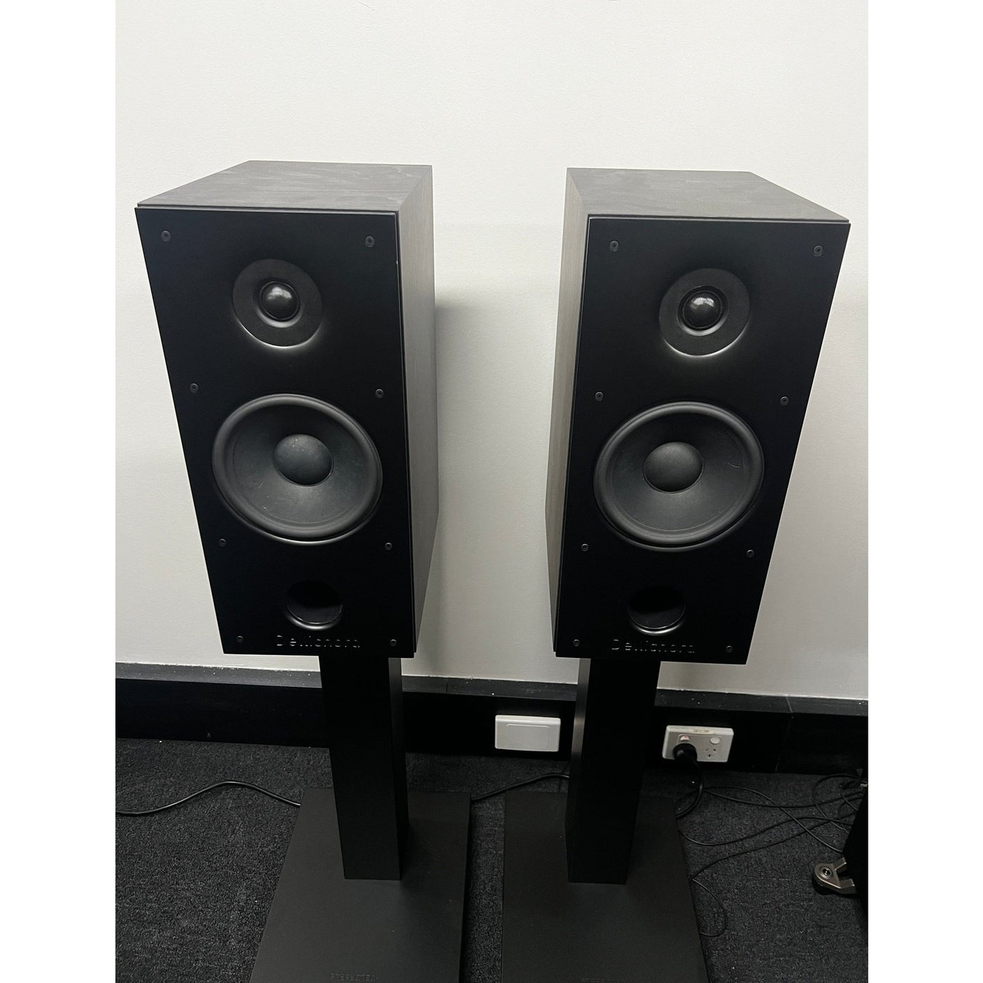 Dellichord Dellichord M6 Bookshelf Speakers Pair - Silver Slate - Ex-Demo Bookshelf Speakers