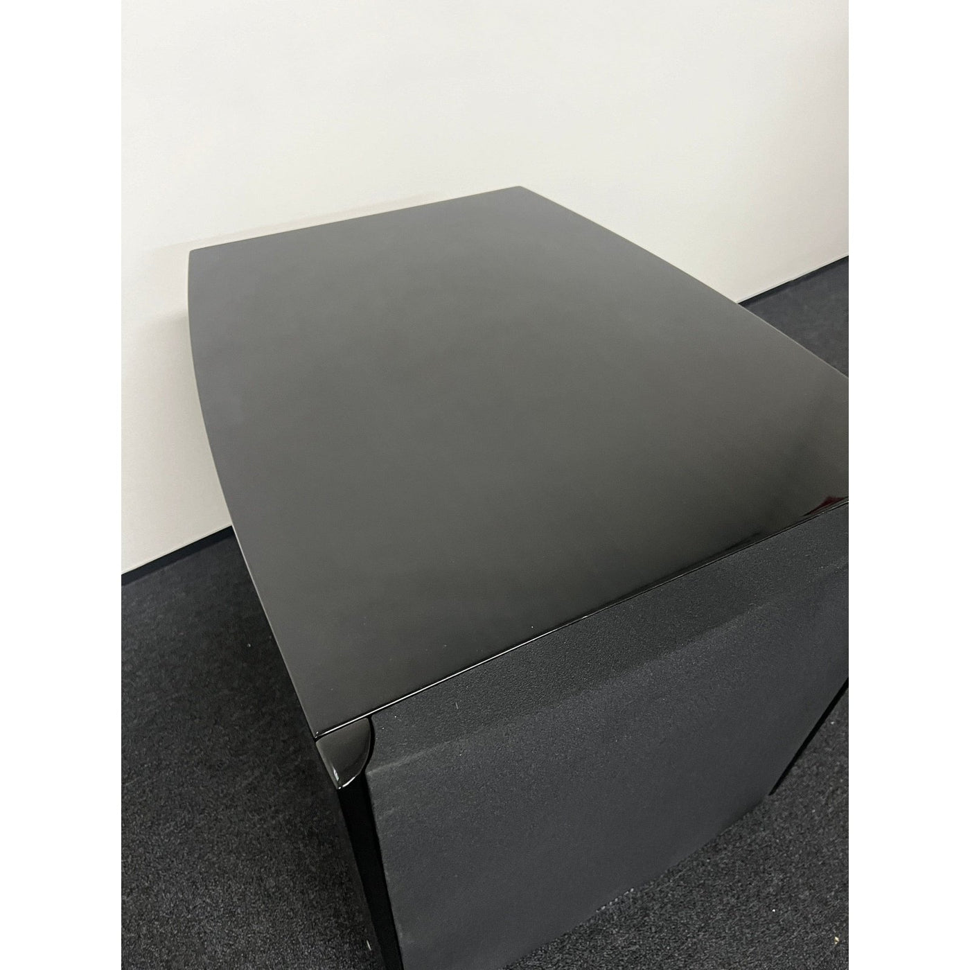 Velodyne Velodyne DD-18+ Reference 18" Sealed Subwoofer - Ex-Demo Subwoofers